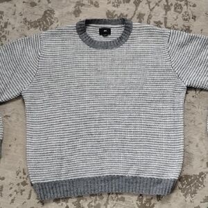 H&M Men's Gray and White Crewneck Sweater